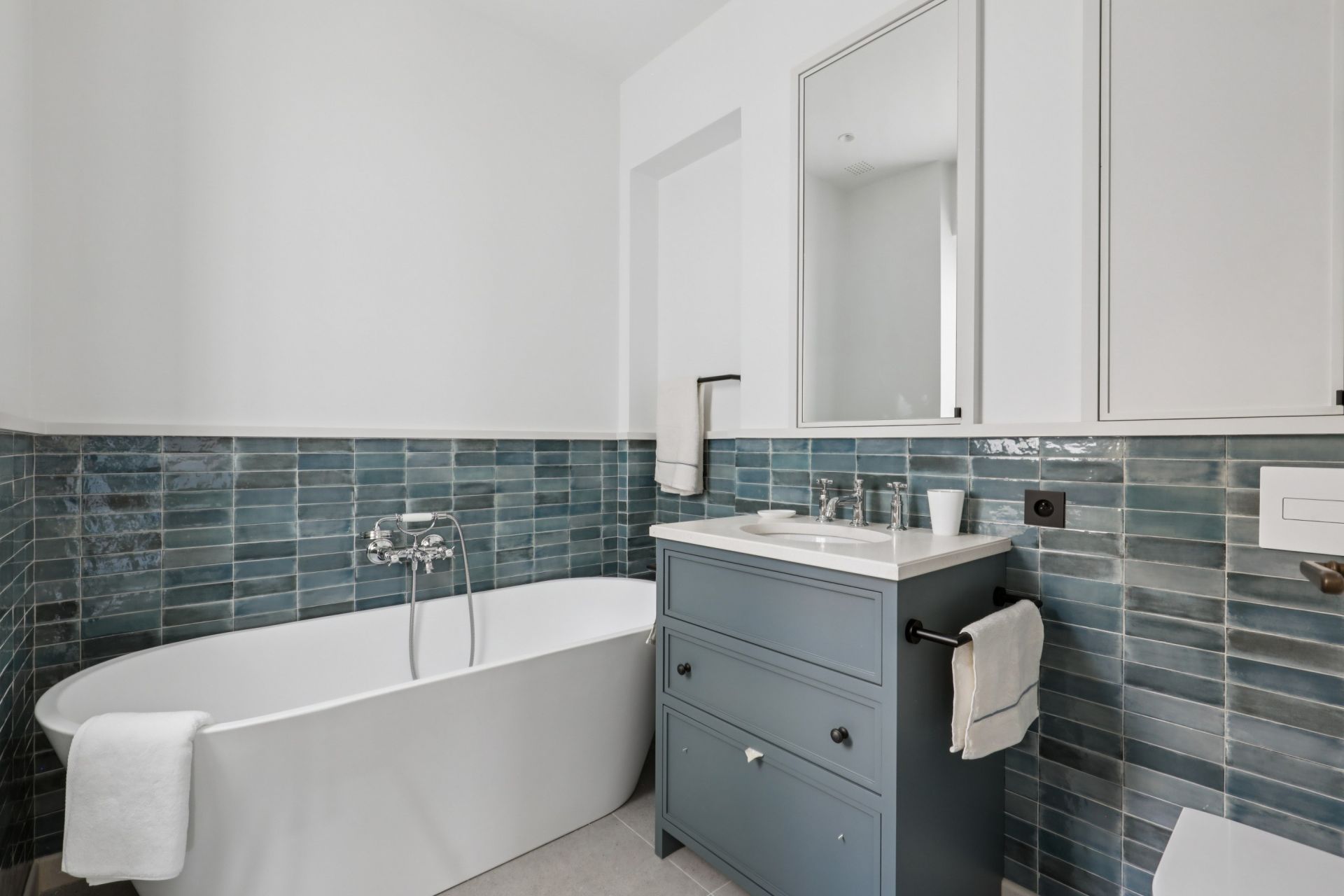 luxury apartment 5 Rooms for rent on PARIS (75007)