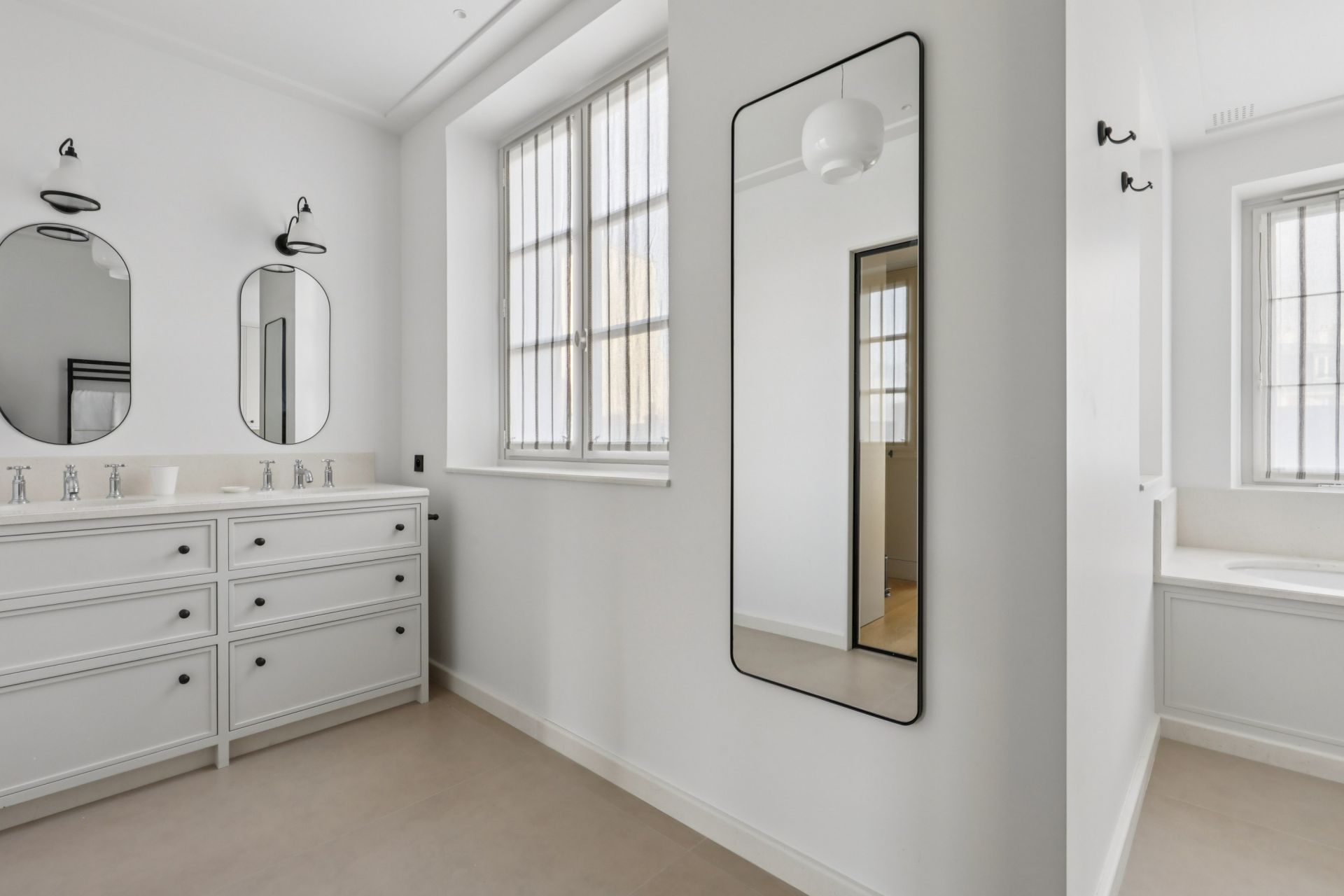 luxury apartment 5 Rooms for rent on PARIS (75007)