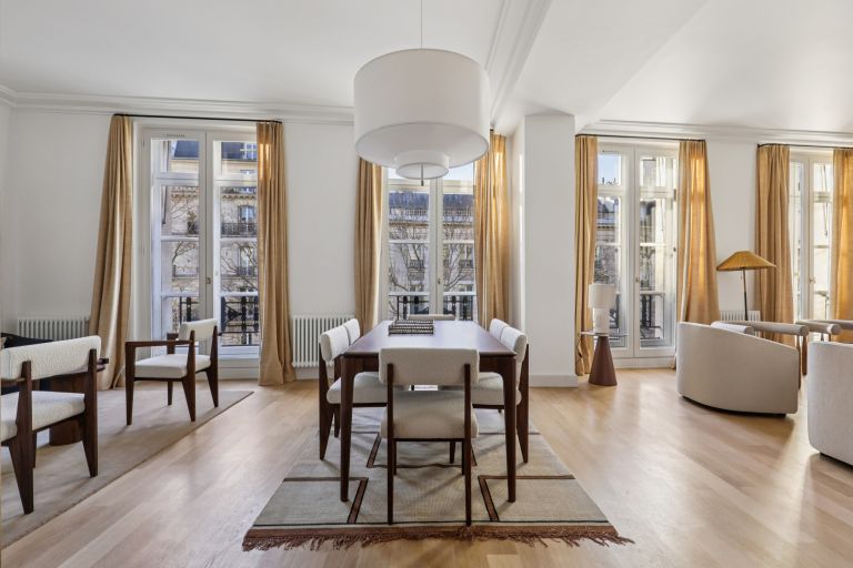 luxury apartment 5 Rooms for rent on PARIS (75007)