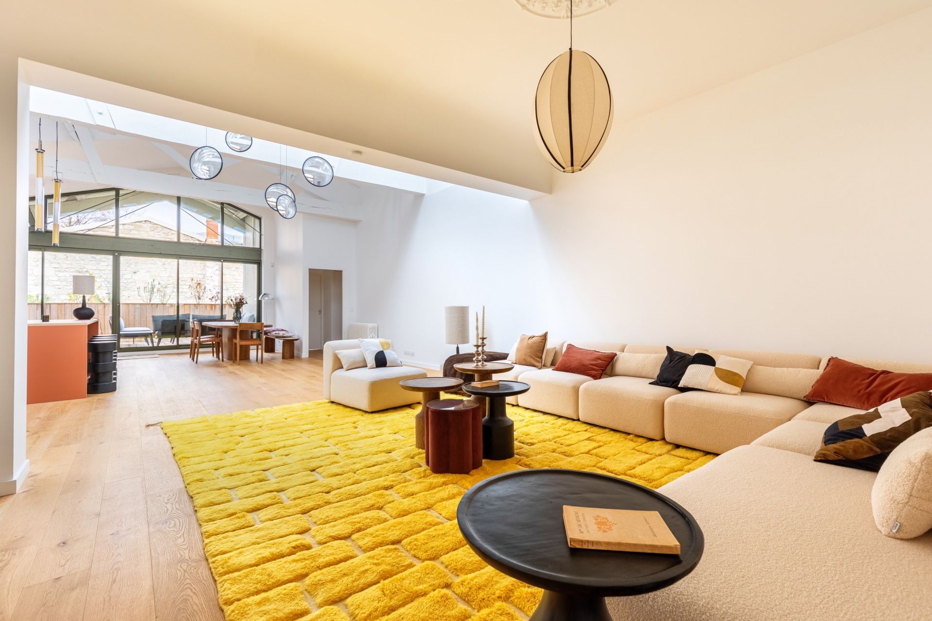 luxury apartment 6 Rooms for sale on BORDEAUX (33000)