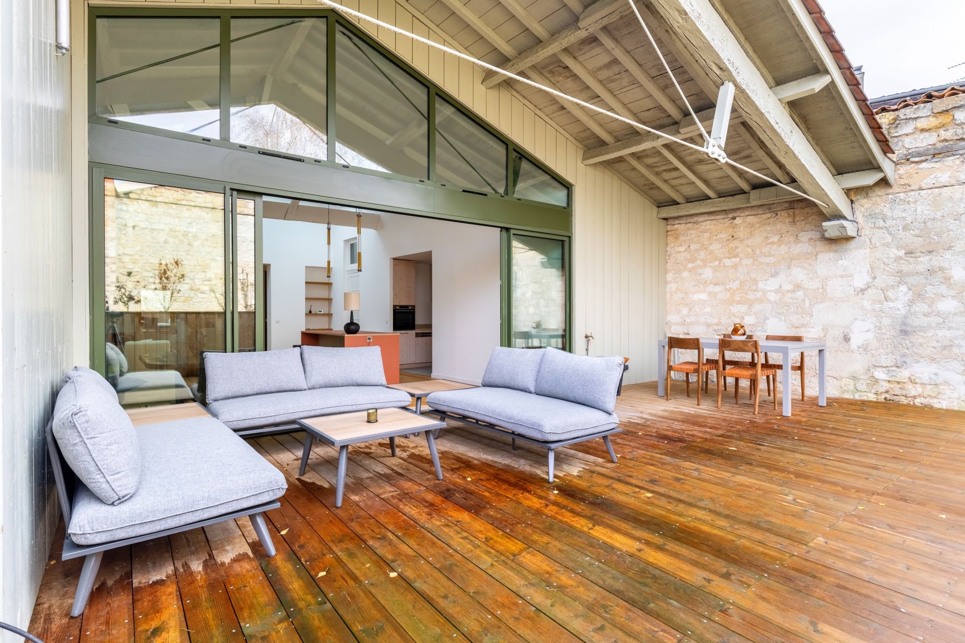 luxury apartment 6 Rooms for sale on BORDEAUX (33000)