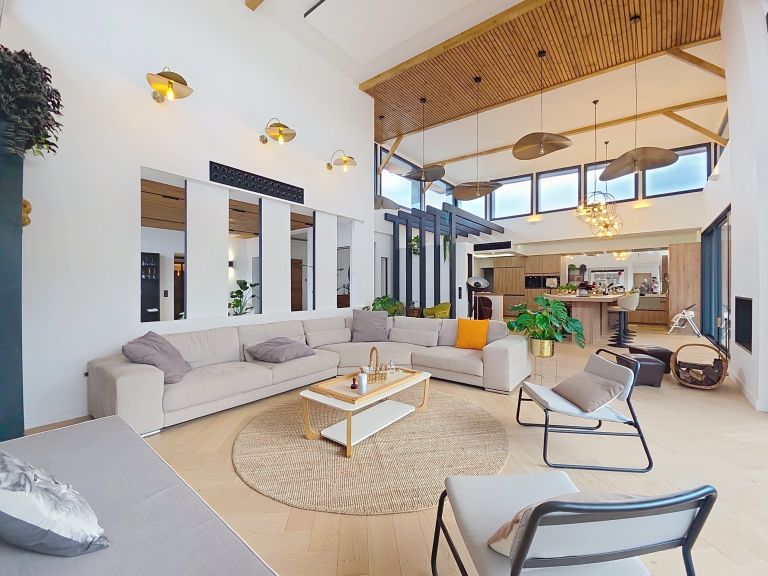 luxury house 8 Rooms for sale on ANGLET (64600)