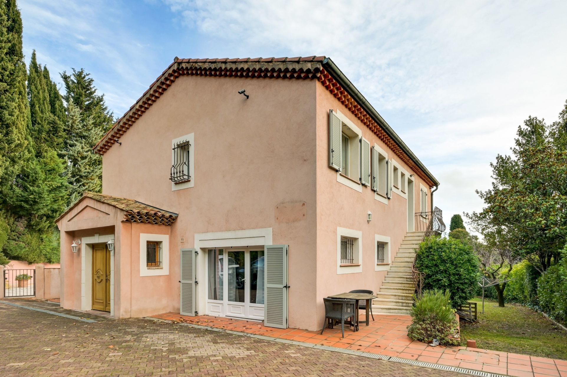 luxury house 8 Rooms for sale on AIX EN PROVENCE (13100)