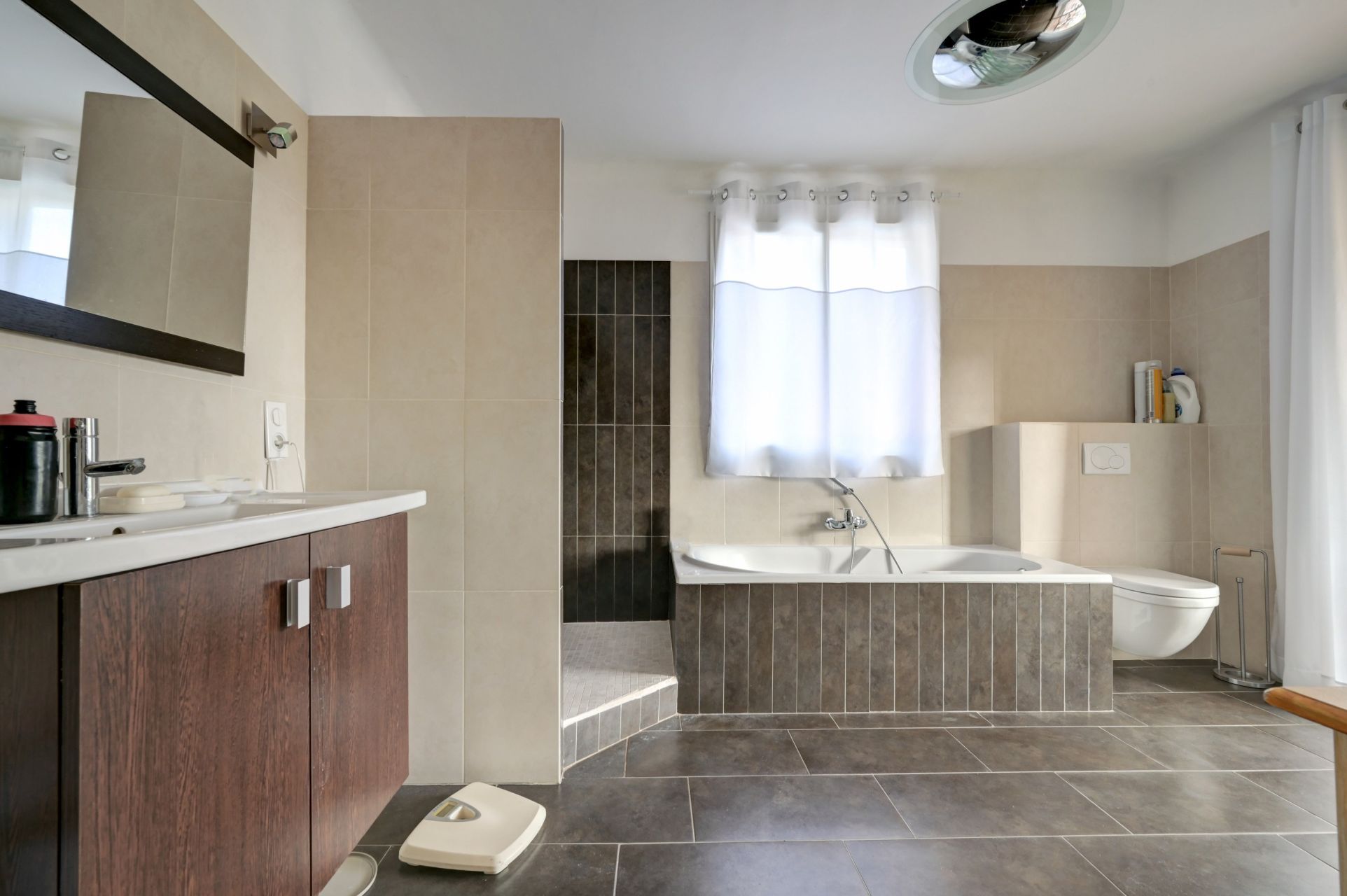 luxury house 8 Rooms for sale on AIX EN PROVENCE (13100)