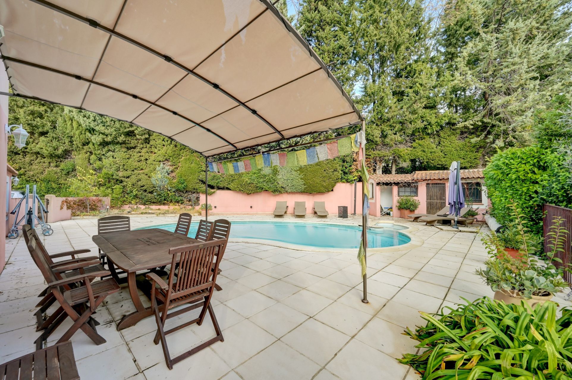 luxury house 8 Rooms for sale on AIX EN PROVENCE (13100)