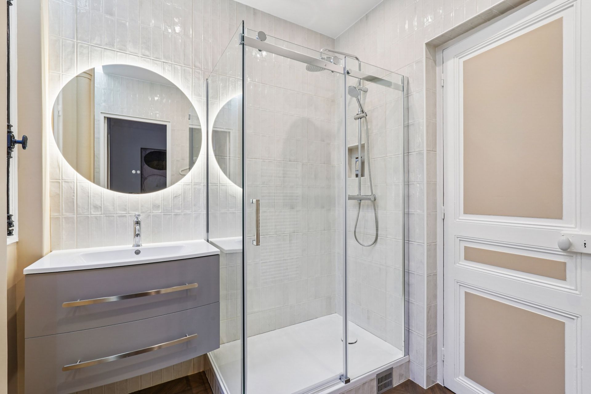 luxury apartment 5 Rooms for sale on PARIS (75007)