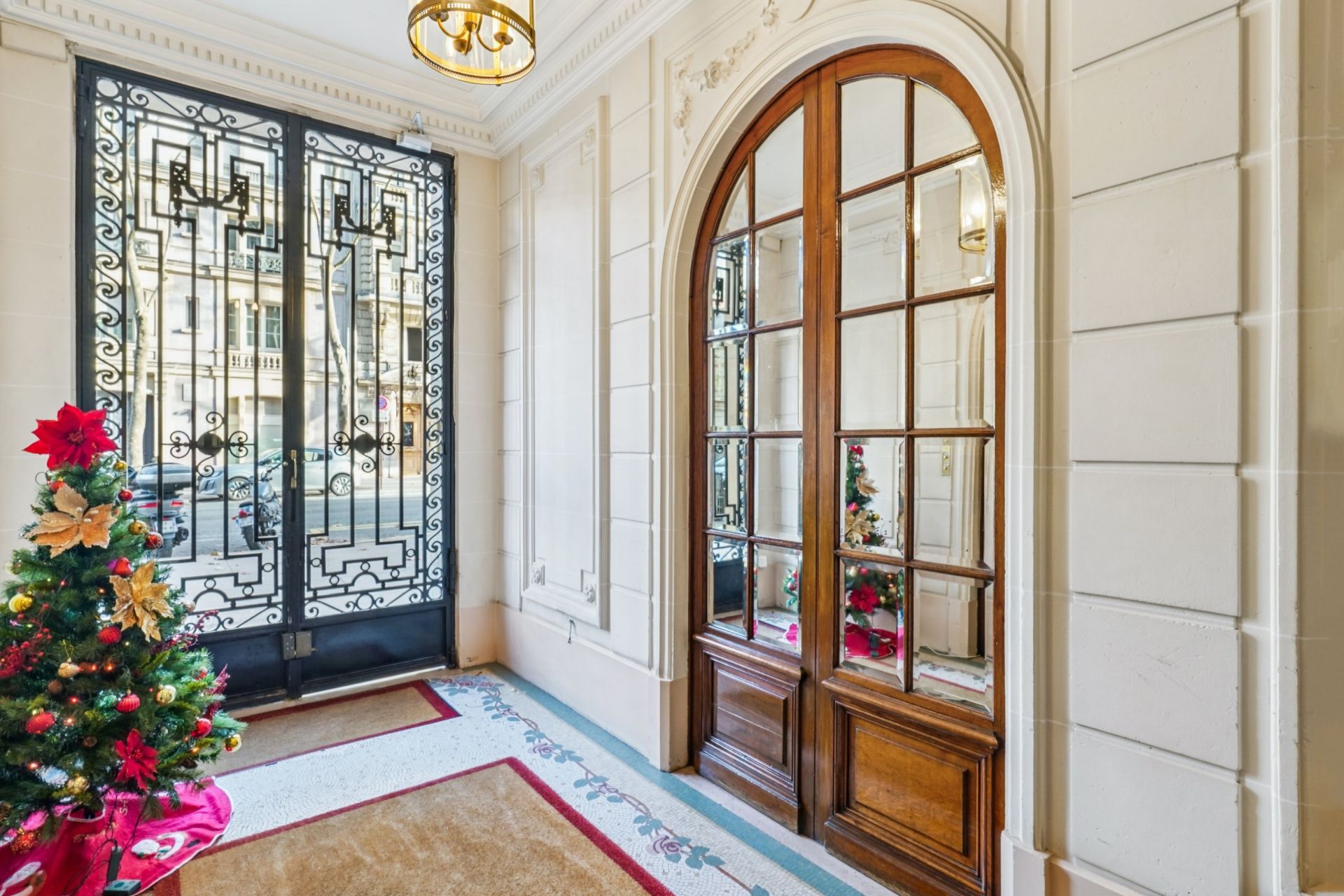 luxury apartment 5 Rooms for sale on PARIS (75007)