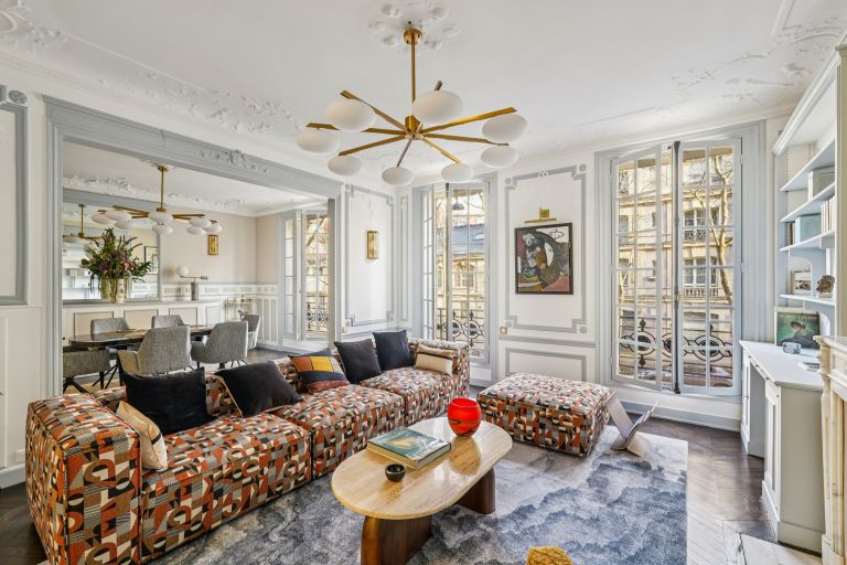 luxury apartment 5 Rooms for sale on PARIS (75007)