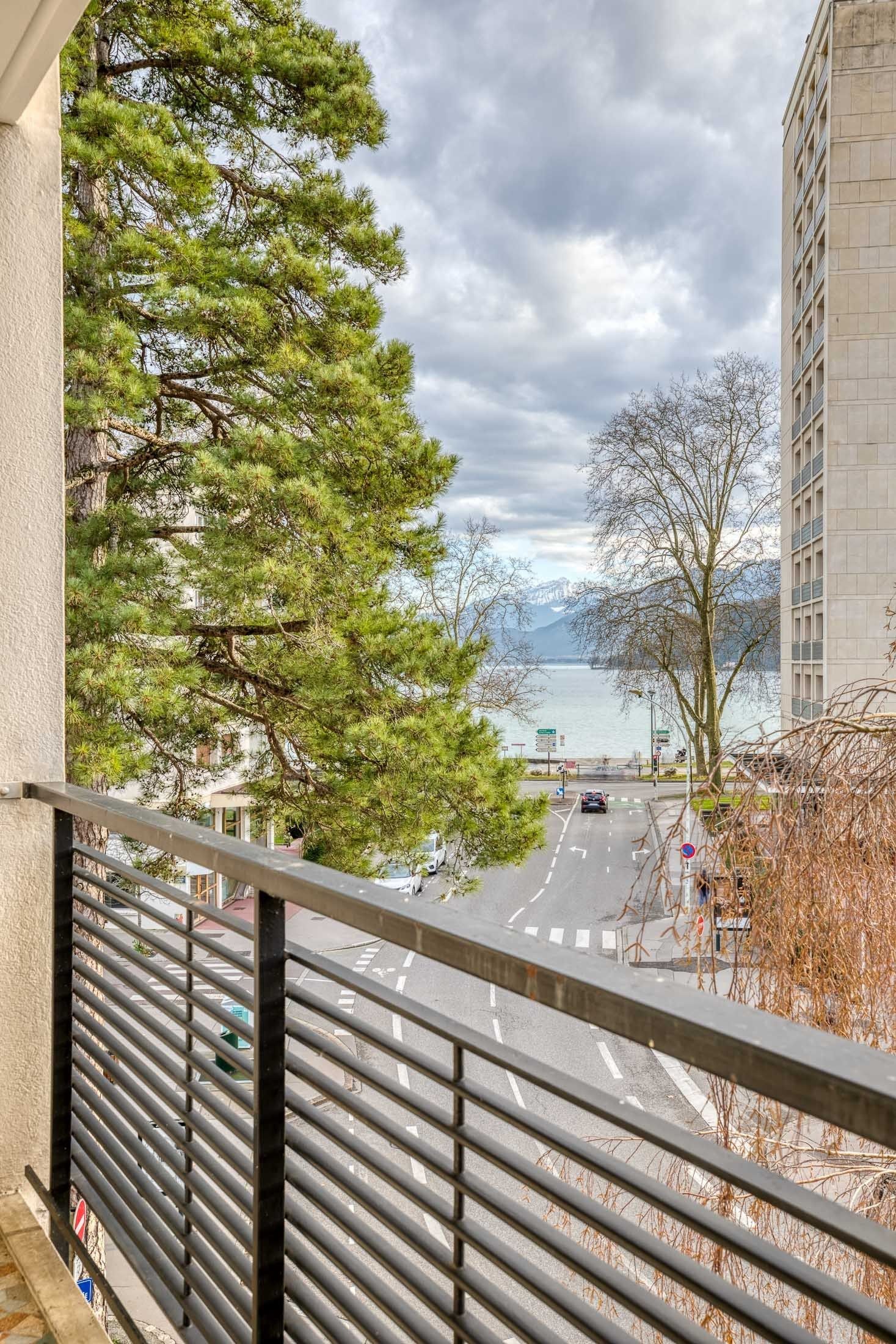 luxury apartment 3 Rooms for sale on ANNECY (74000)