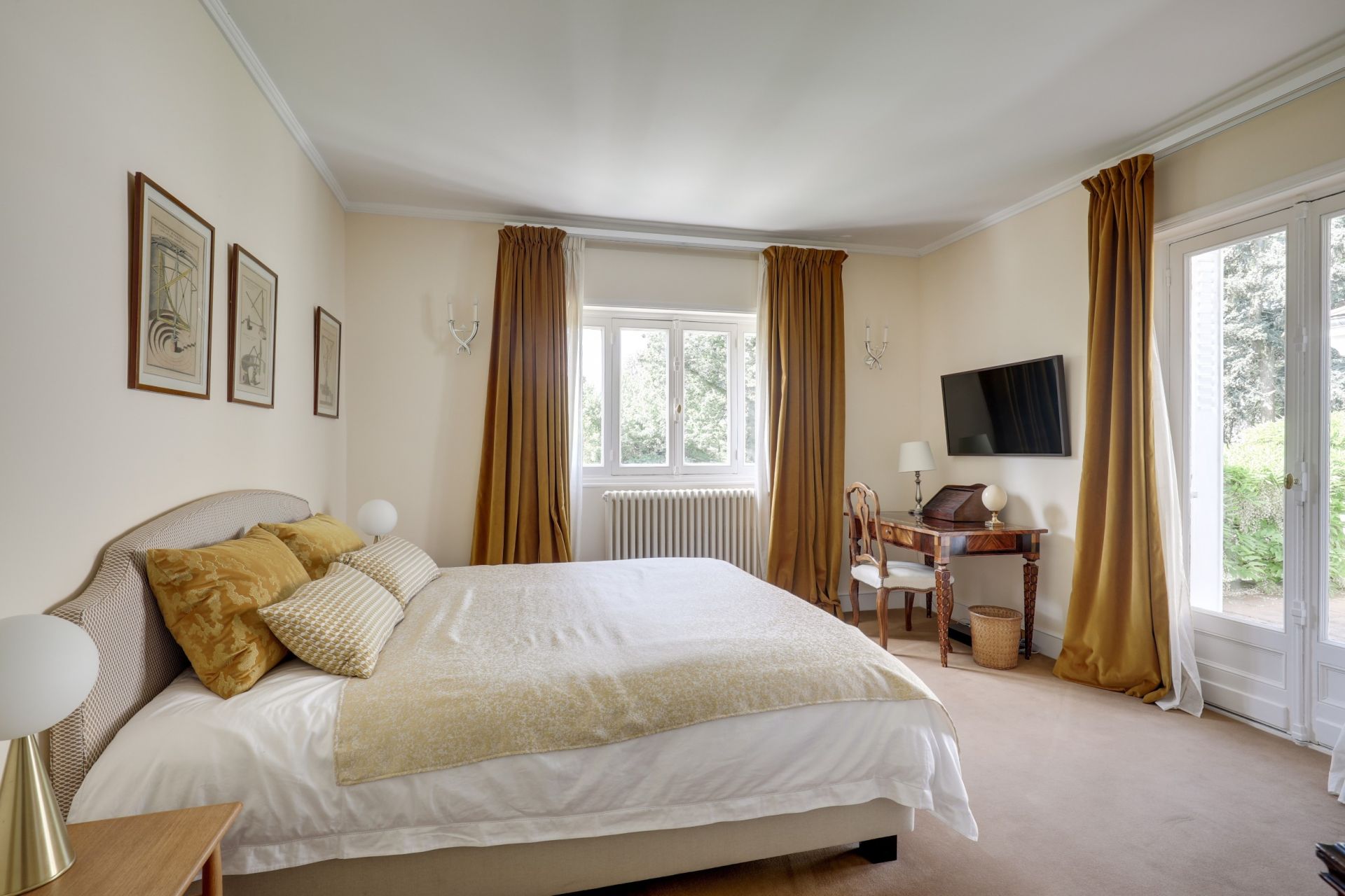 architect's house 11 Rooms for rent on GARCHES (92380)