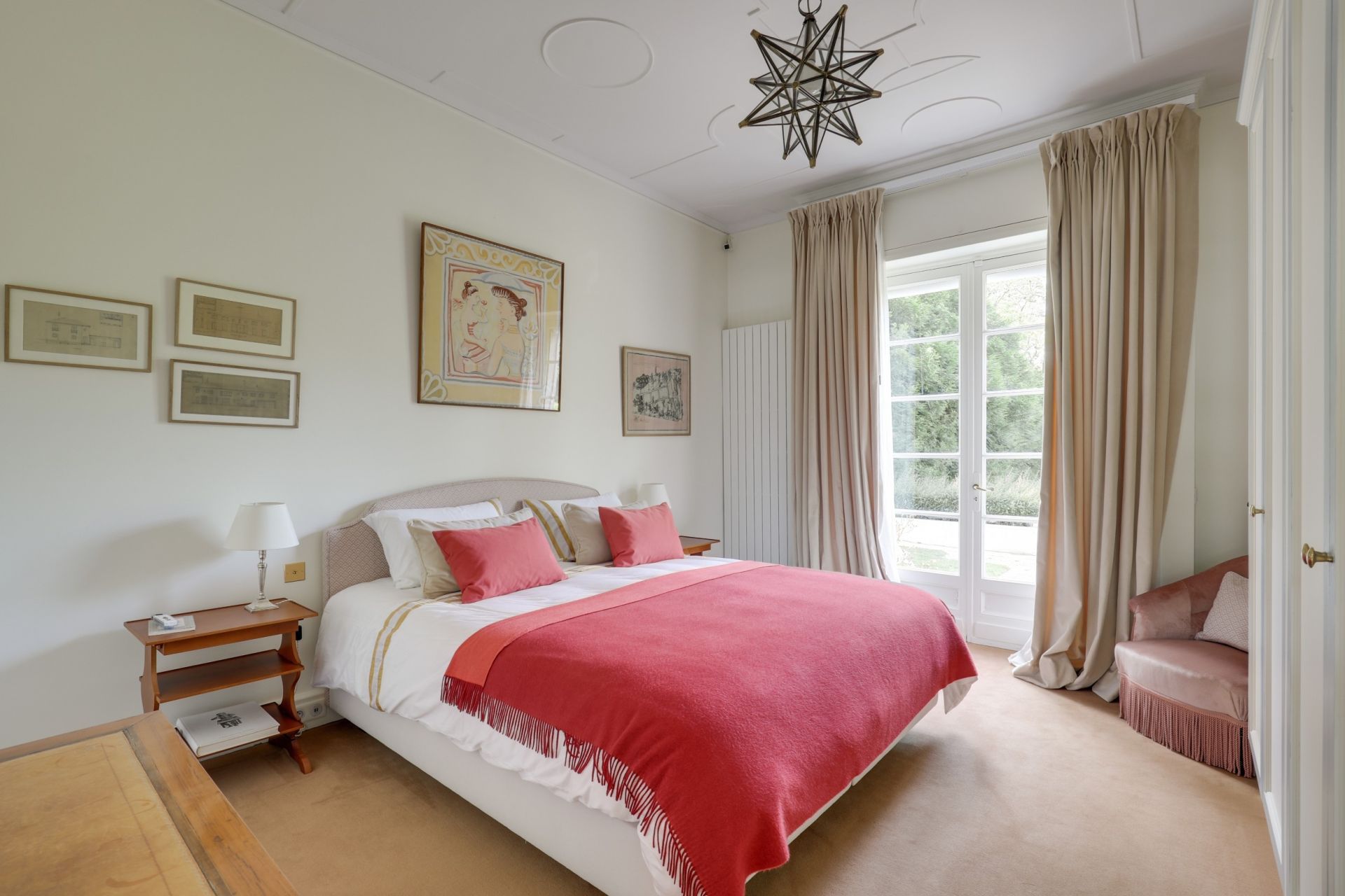 architect's house 11 Rooms for rent on GARCHES (92380)