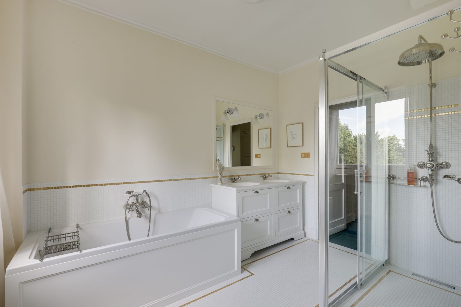 architect's house 11 Rooms for rent on GARCHES (92380)