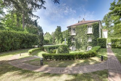 Rental Architect's house Garches 11 Rooms 363 m²