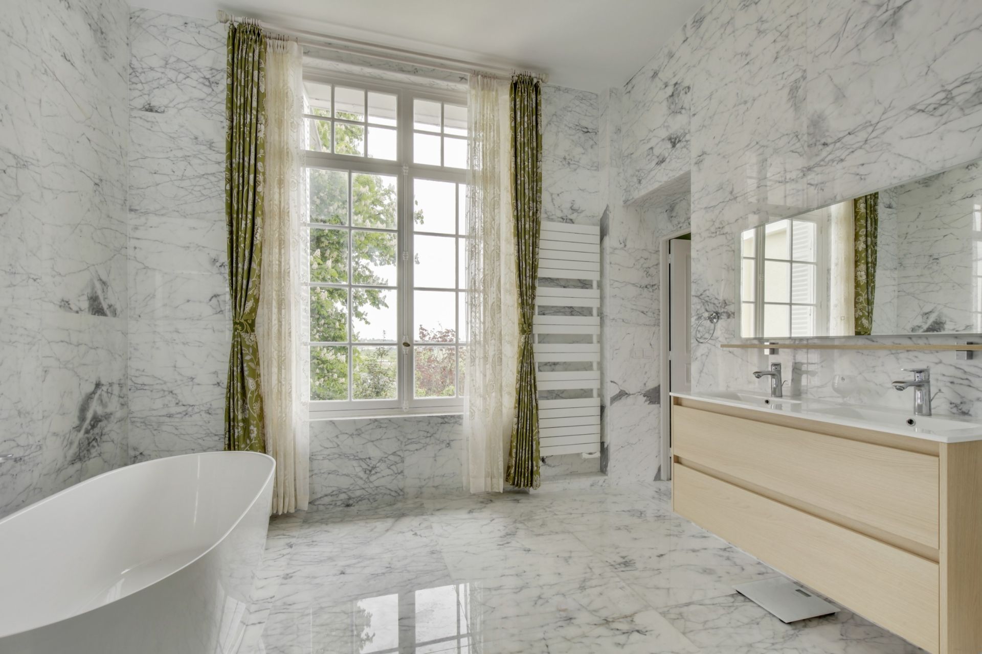 maison de luxe 11 Pièces en location sur LOUVECIENNES (78430)