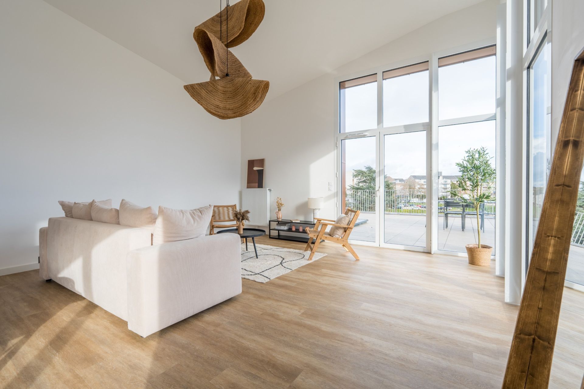 luxury apartment 5 Rooms for sale on ORLEANS (45000)