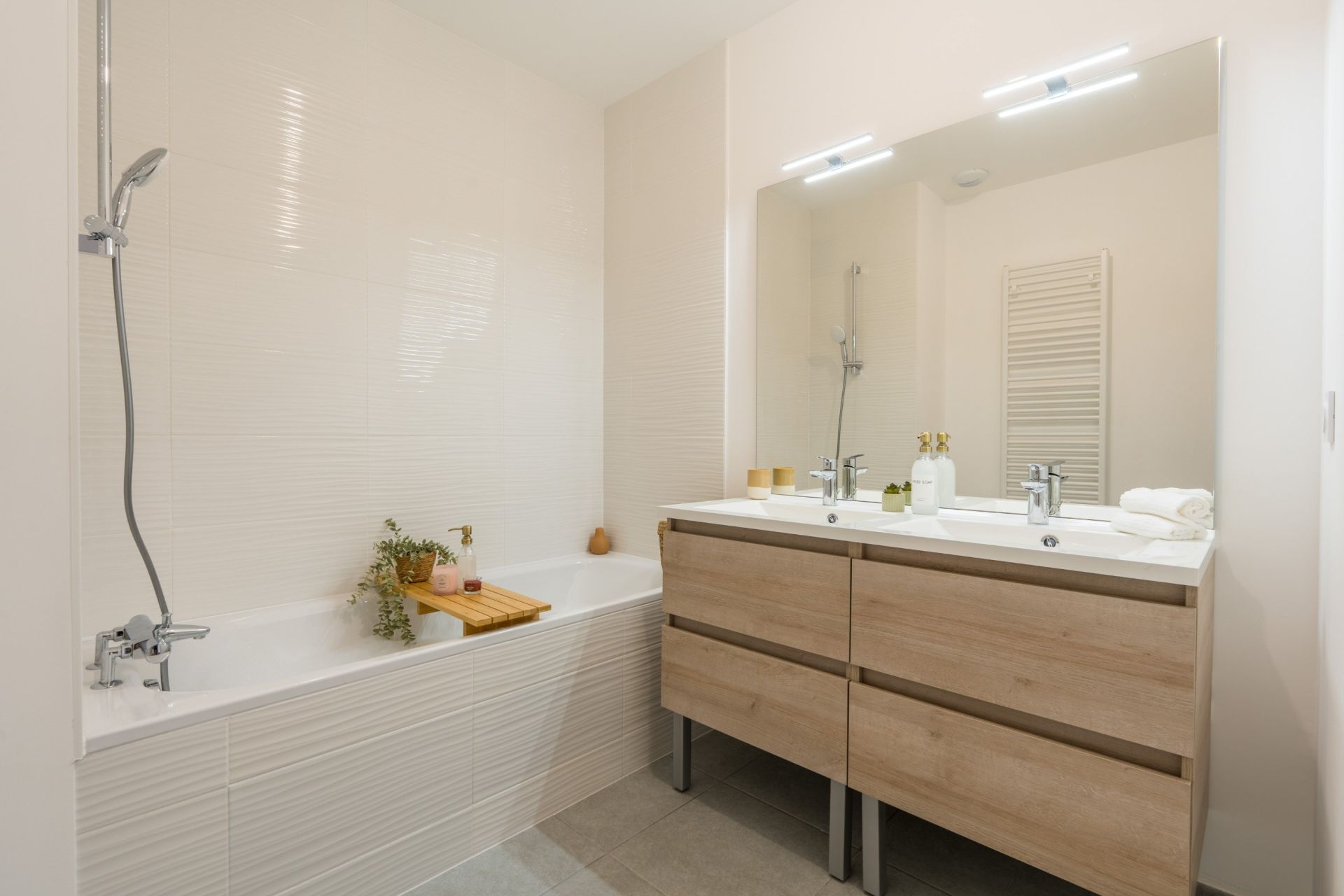 luxury apartment 5 Rooms for sale on ORLEANS (45000)