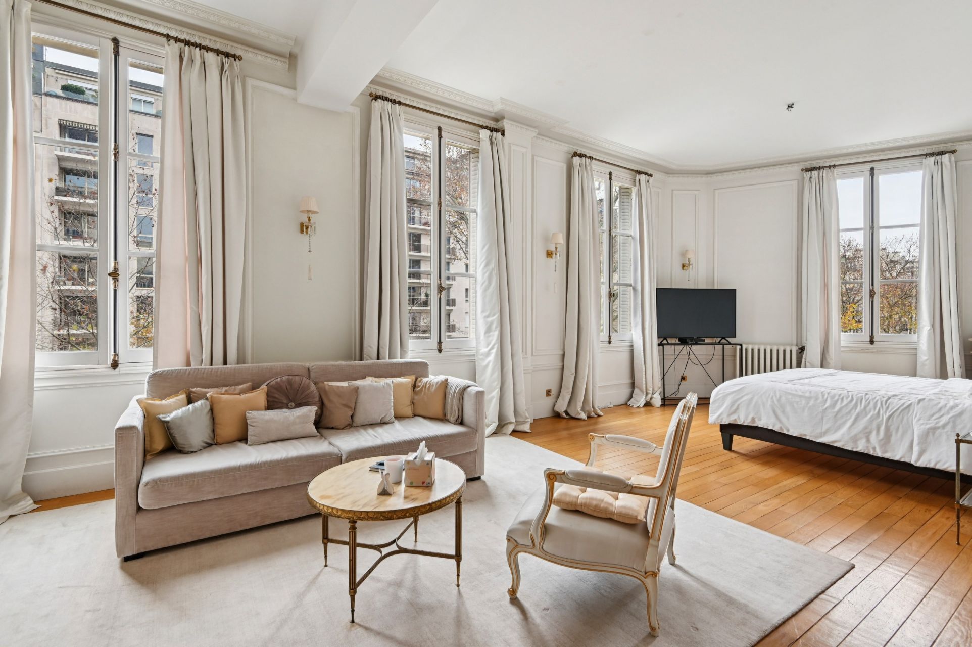hôtel particulier 16 Pièces en vente sur PARIS (75007)