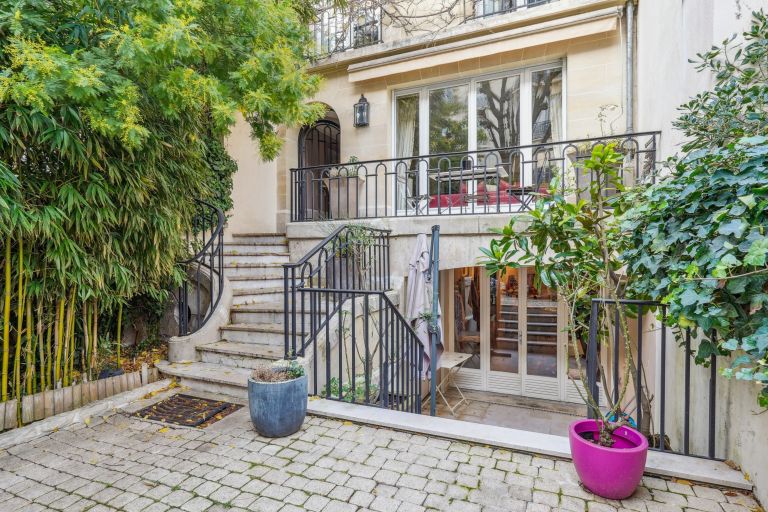 mansion (hôtel particulier) 8 Rooms for sale on PARIS (75016)