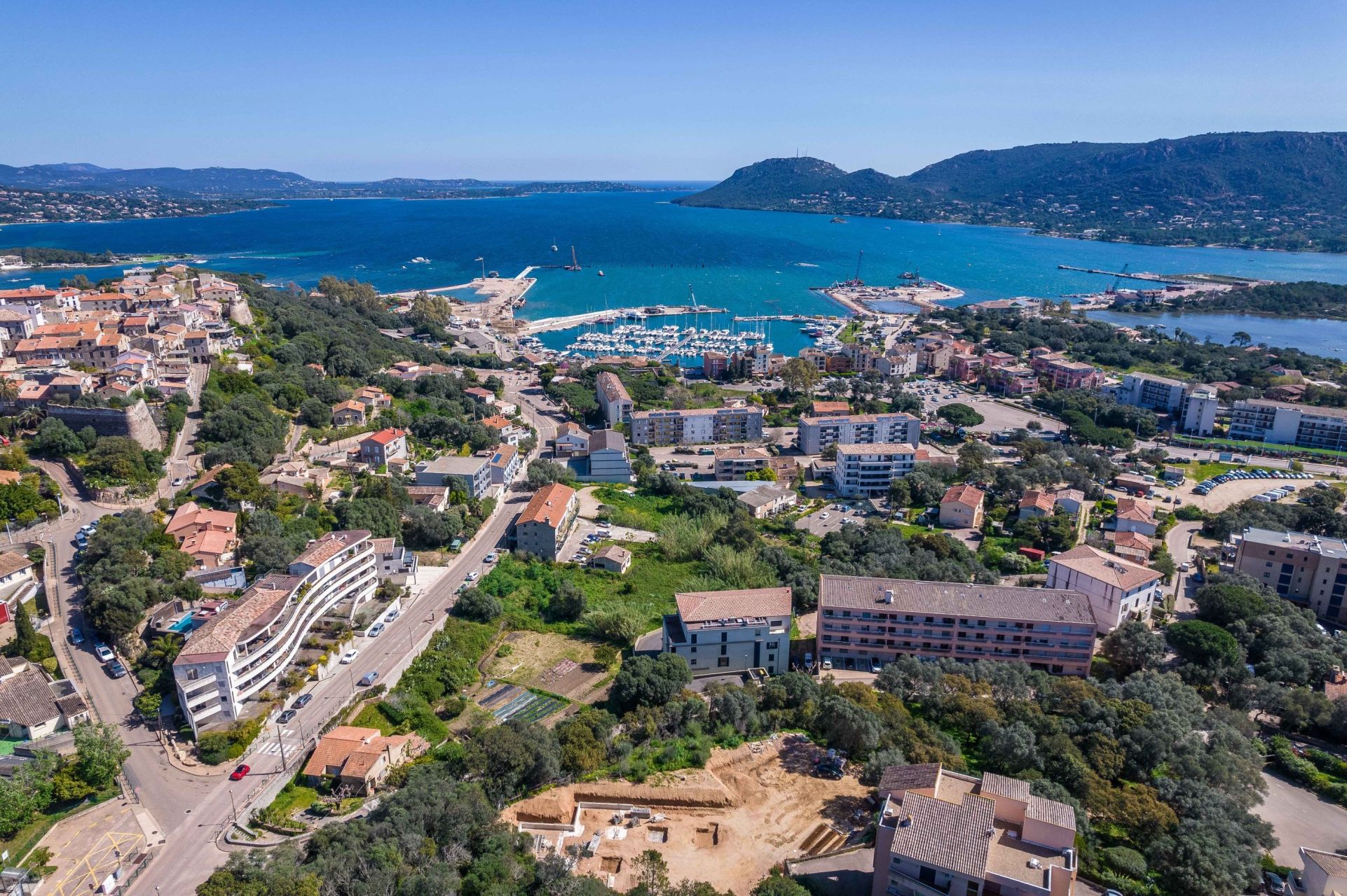 luxury apartment 3 Rooms for sale on PORTO VECCHIO (20137)