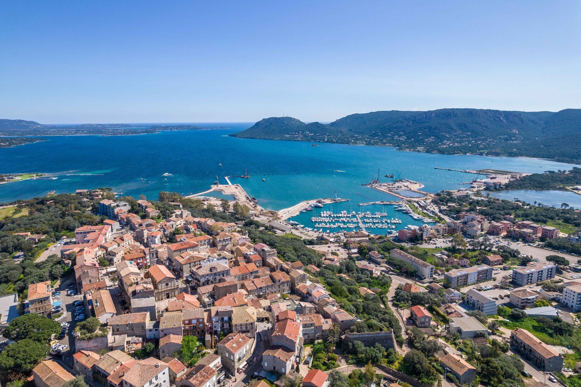 luxury apartment 4 Rooms for sale on PORTO VECCHIO (20137)