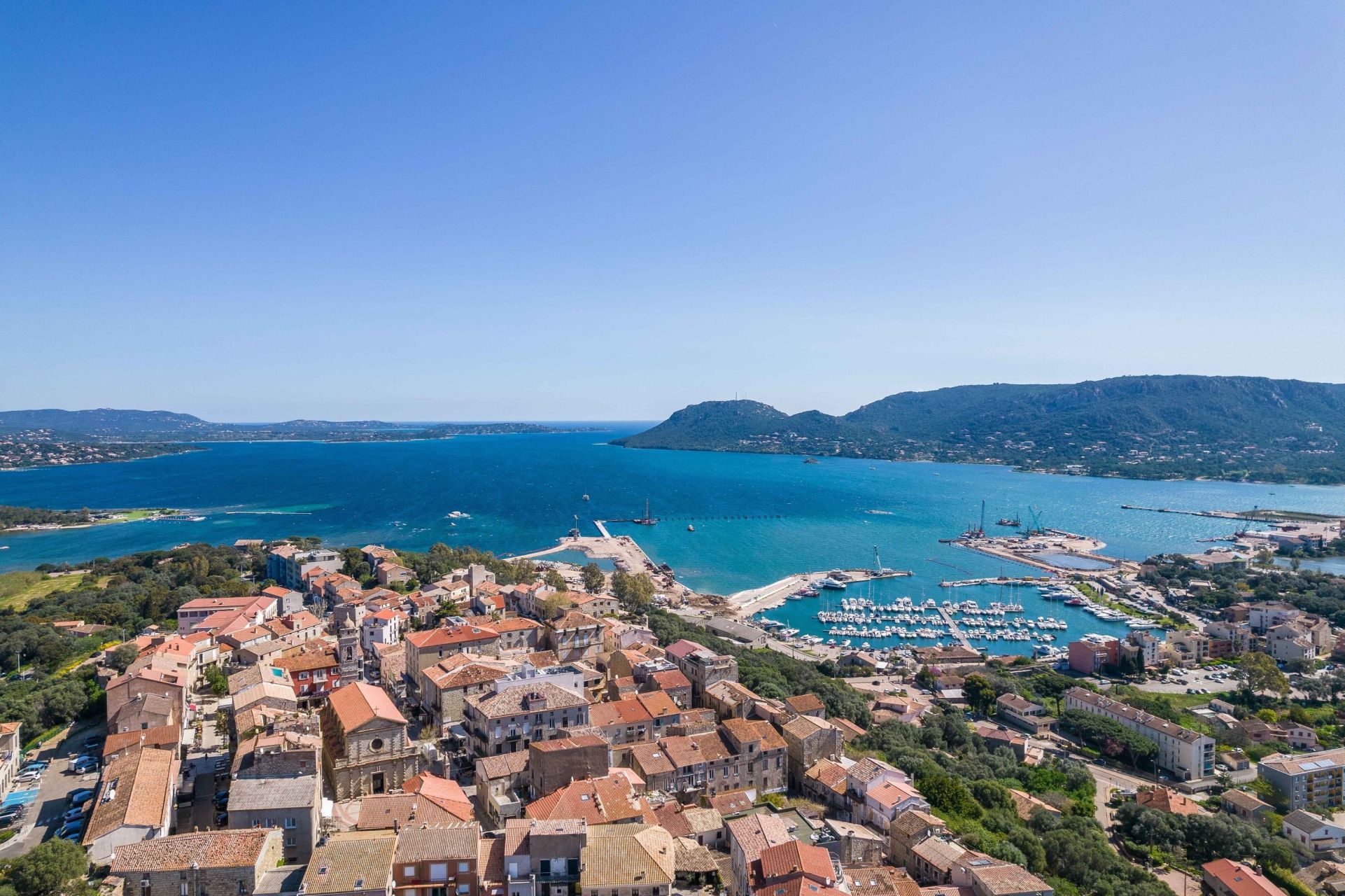 luxury apartment 4 Rooms for sale on PORTO VECCHIO (20137)