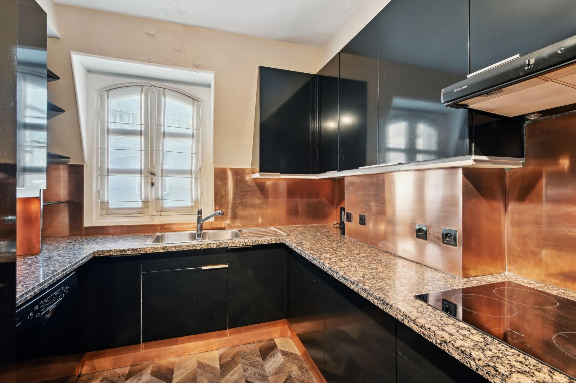 luxury apartment 5 Rooms for sale on PARIS (75007)