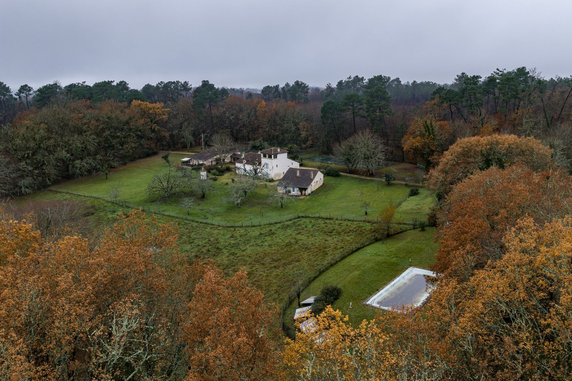 maison de luxe 23 Pièces en vente sur ST ASTIER (24110)