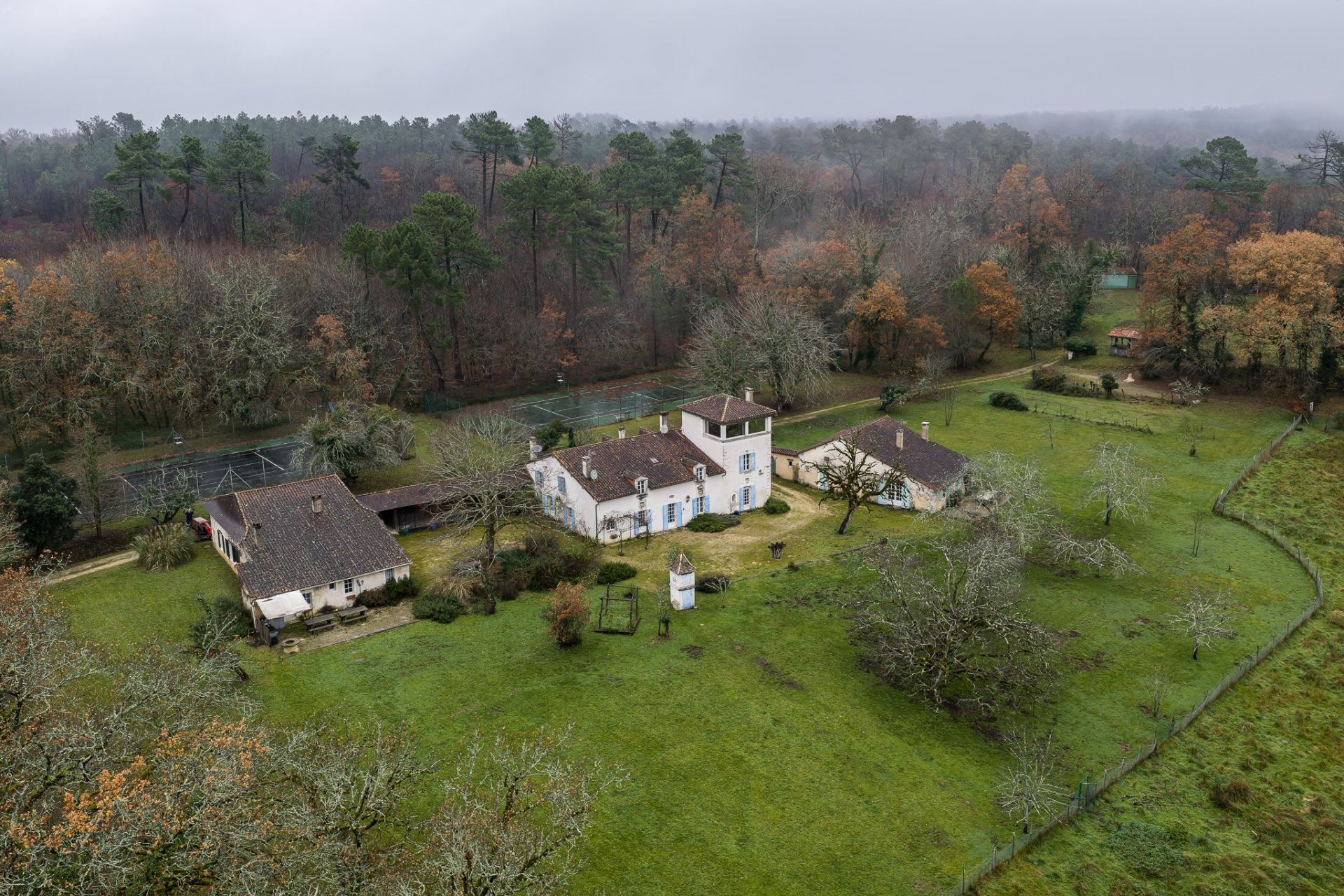 maison de luxe 23 Pièces en vente sur ST ASTIER (24110)