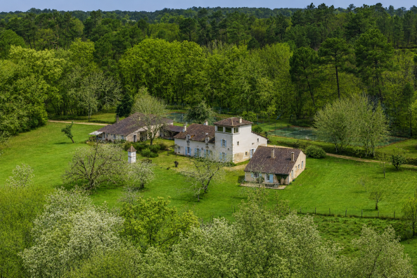 Sale Luxury house Saint-Astier 23&nbsp;Rooms 650&nbsp;m²