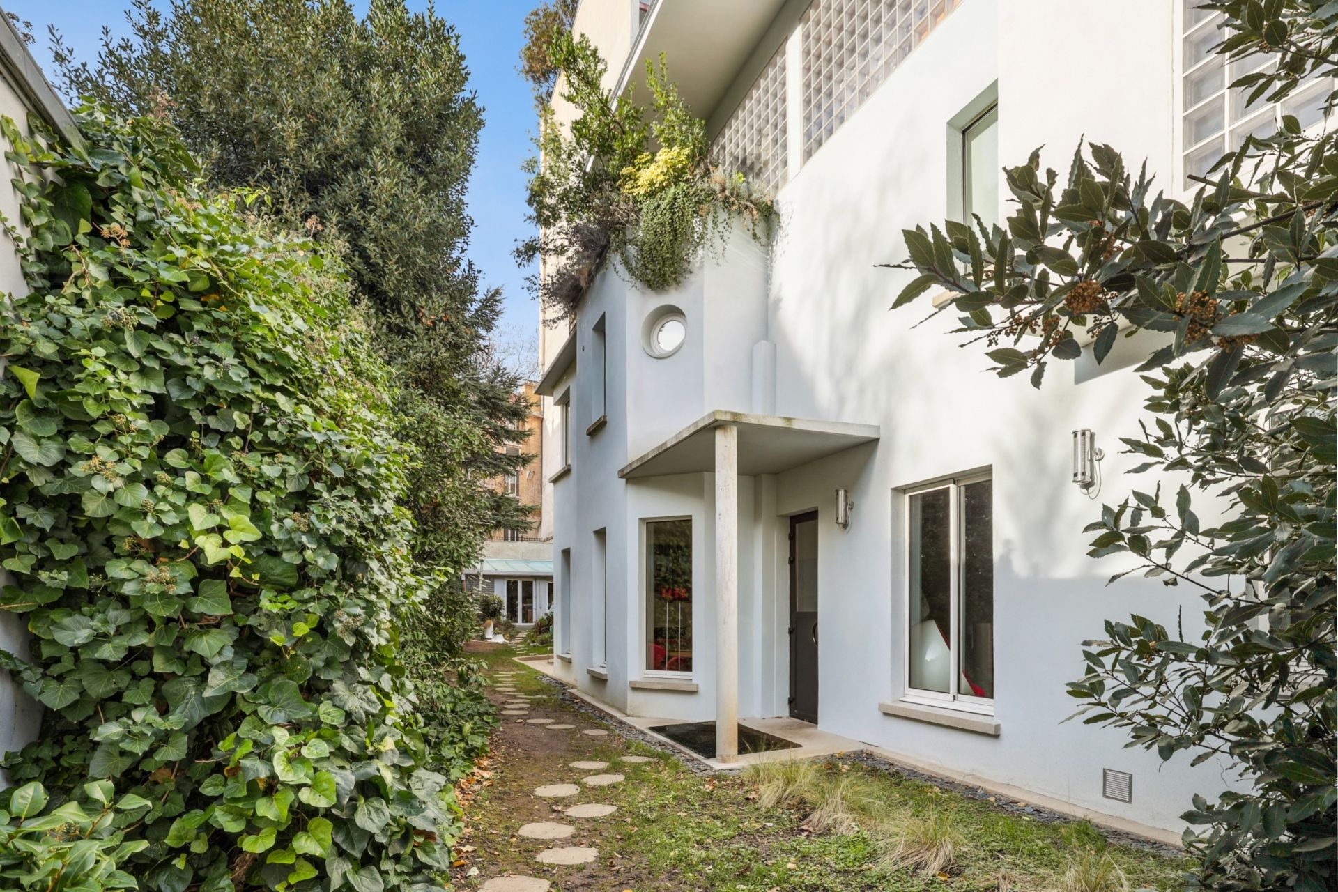 luxury house 6 Rooms for sale on CLAMART (92140)