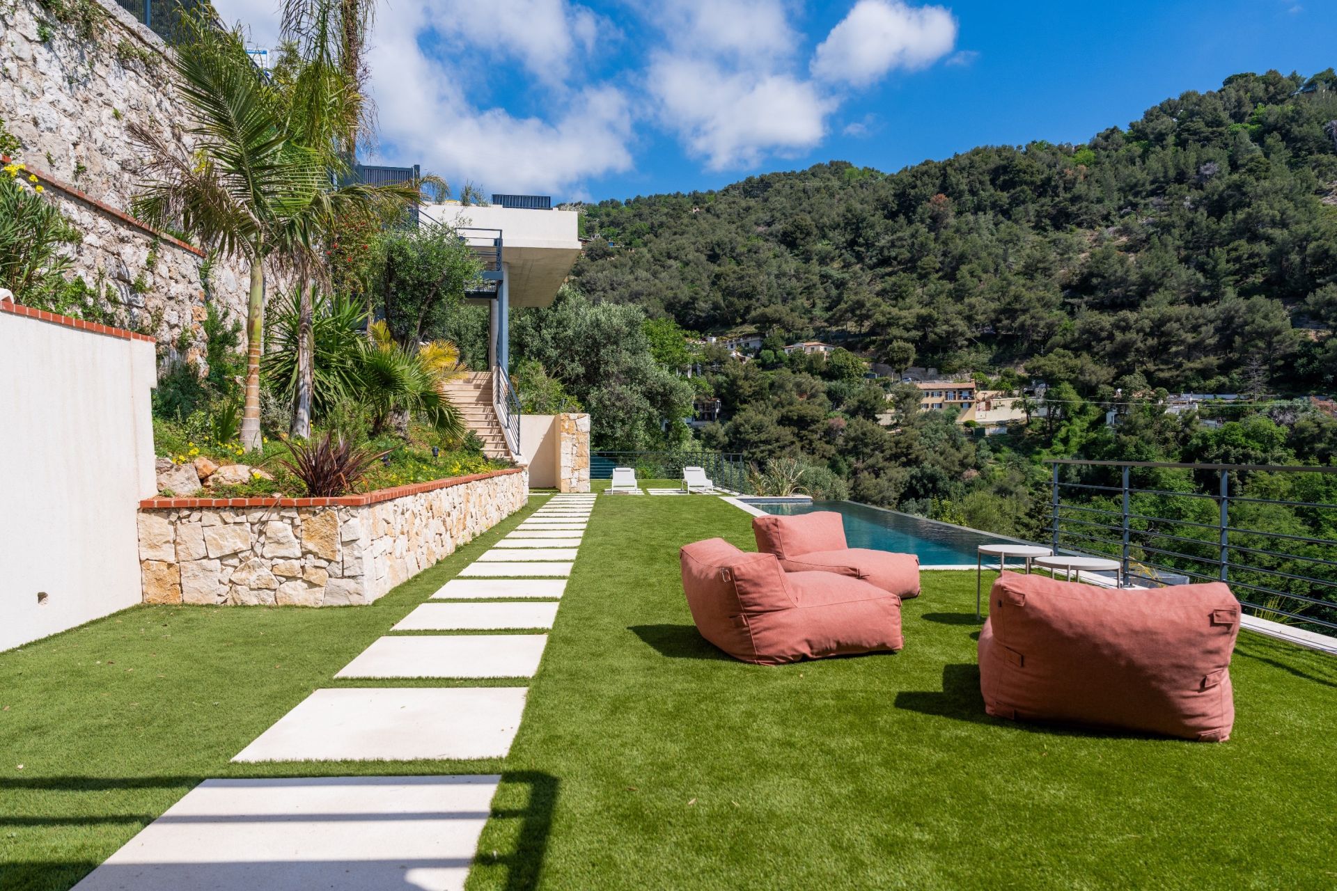 luxury villa 5 Rooms for sale on ROQUEBRUNE CAP MARTIN (06190)