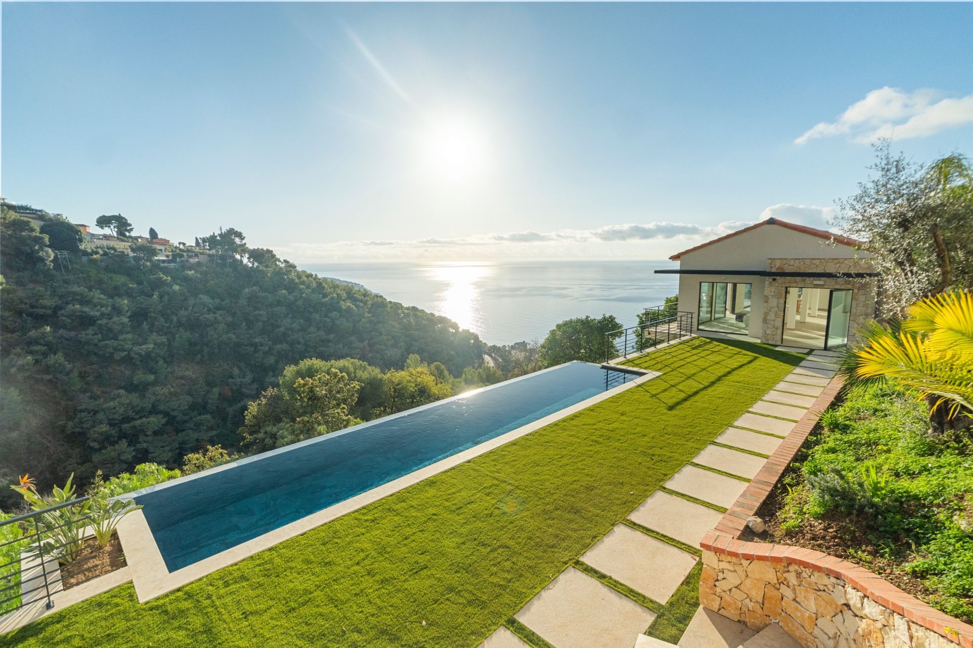 luxury villa 5 Rooms for sale on ROQUEBRUNE CAP MARTIN (06190)