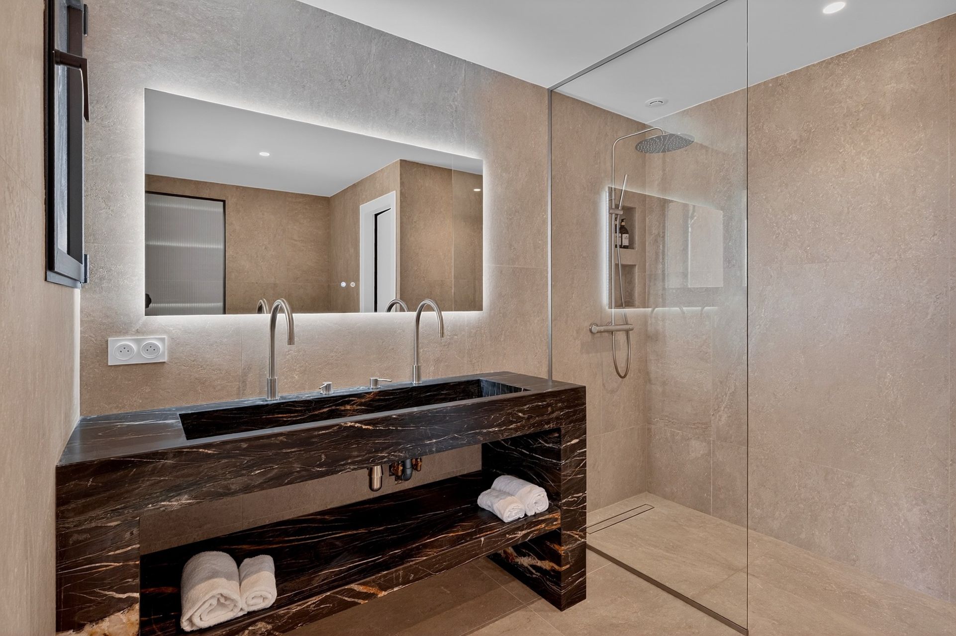 luxury villa 5 Rooms for sale on ROQUEBRUNE CAP MARTIN (06190)