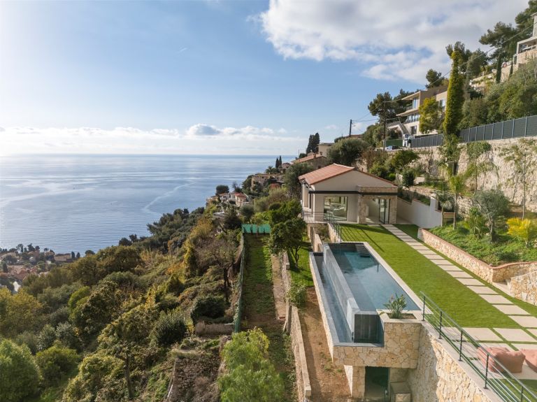 luxury villa 5 Rooms for sale on ROQUEBRUNE CAP MARTIN (06190)