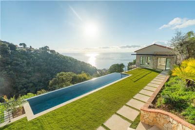 Sale Luxury villa Roquebrune-Cap-Martin 5&nbsp;Rooms 200&nbsp;m²