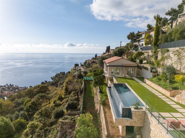 Sale Luxury villa Roquebrune-Cap-Martin 5&nbsp;Rooms 200&nbsp;m²