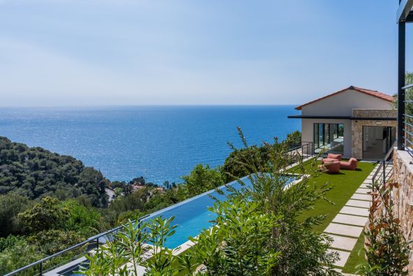 Sale Luxury villa Roquebrune-Cap-Martin 5&nbsp;Rooms 200&nbsp;m²