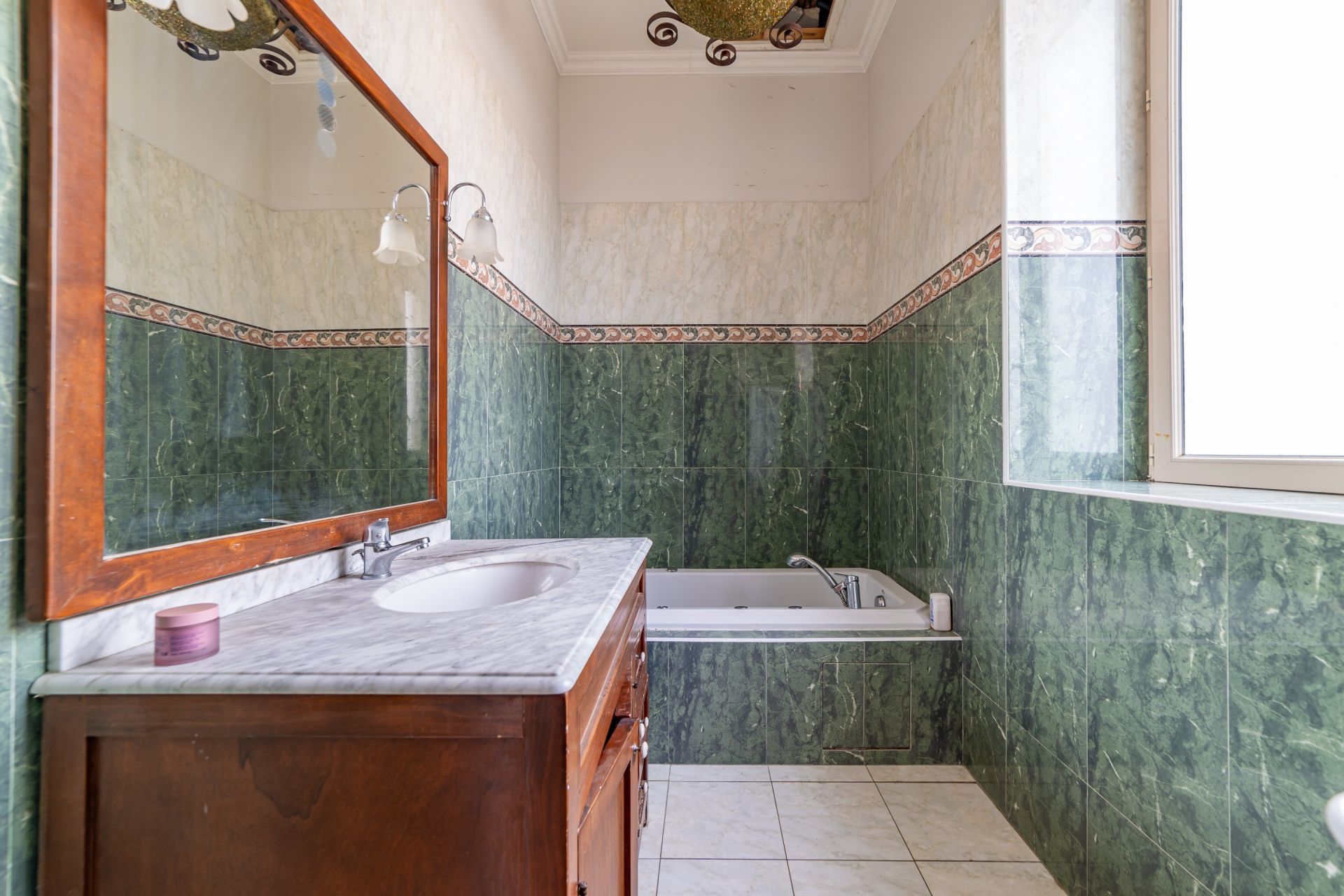 luxury house 6 Rooms for sale on SETE (34200)