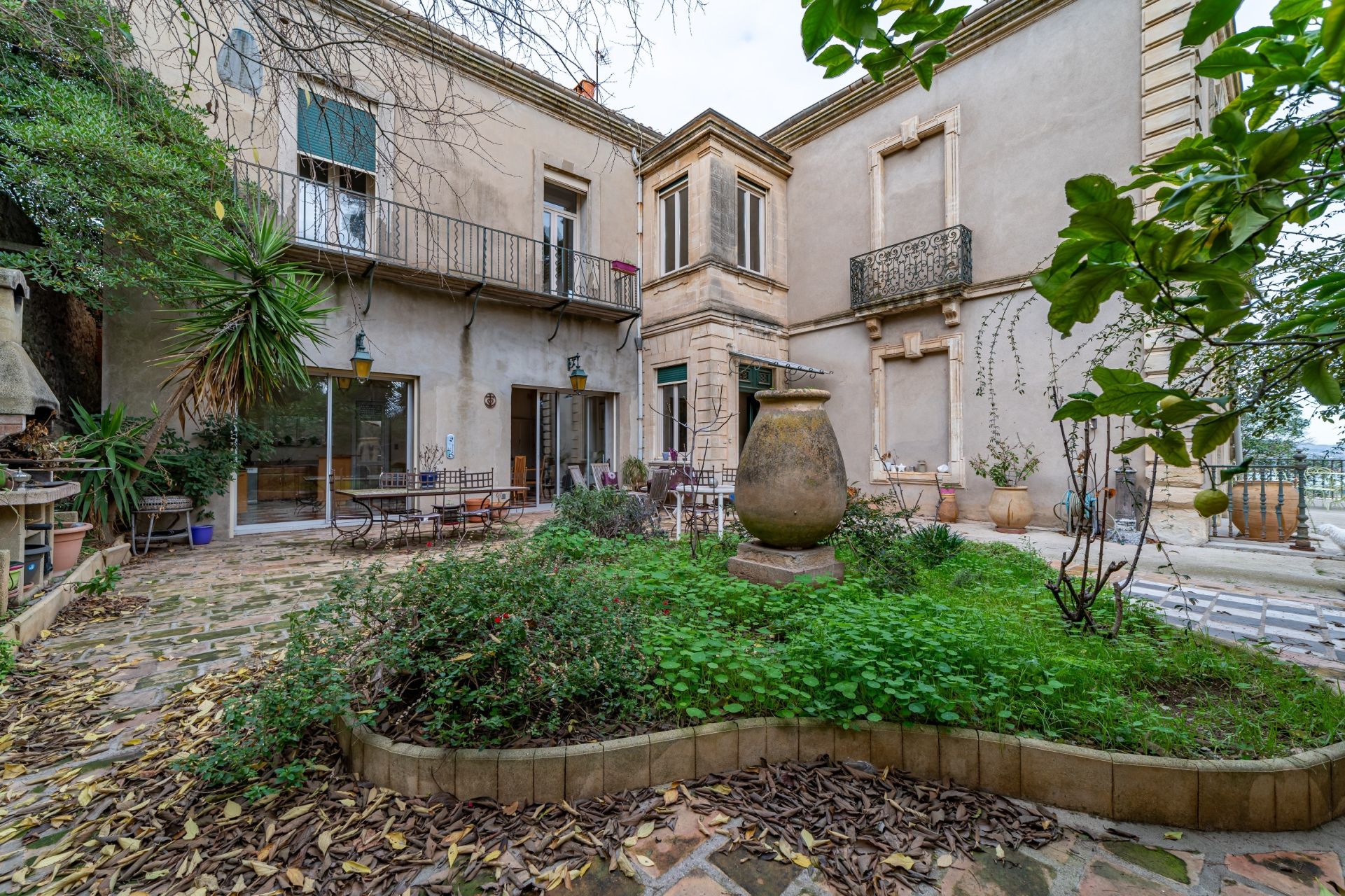 luxury house 6 Rooms for sale on SETE (34200)