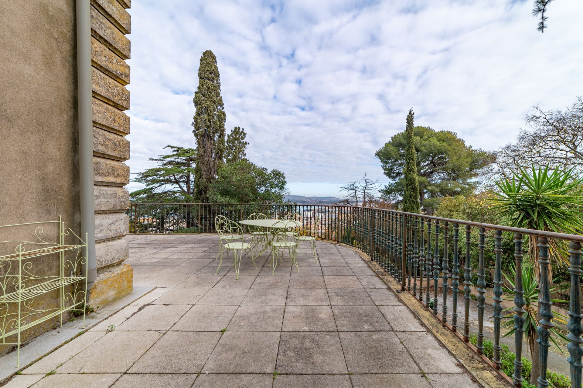 luxury house 6 Rooms for sale on SETE (34200)