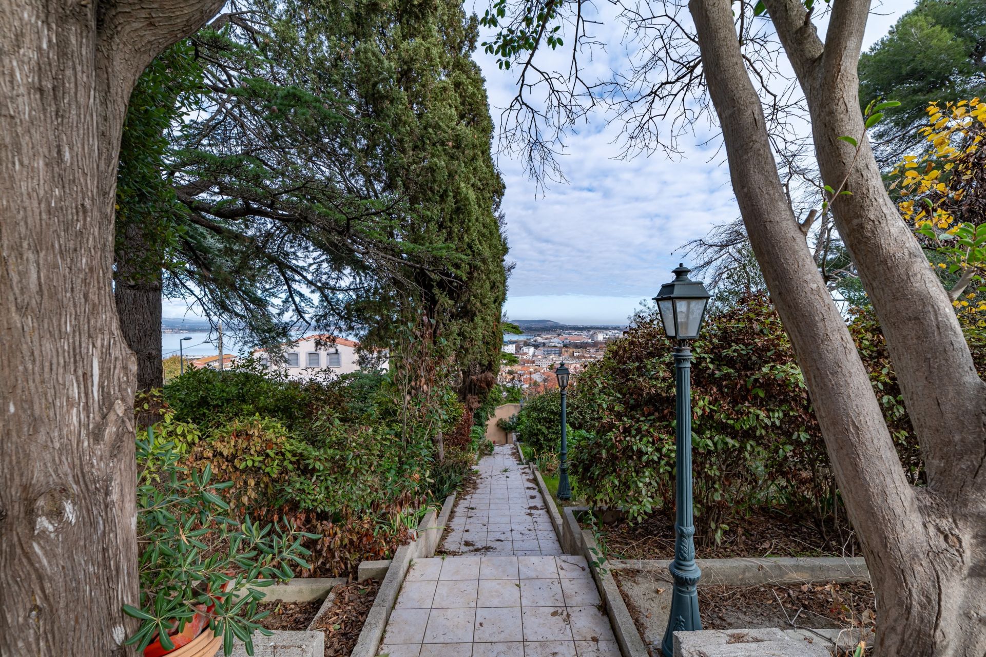 luxury house 6 Rooms for sale on SETE (34200)