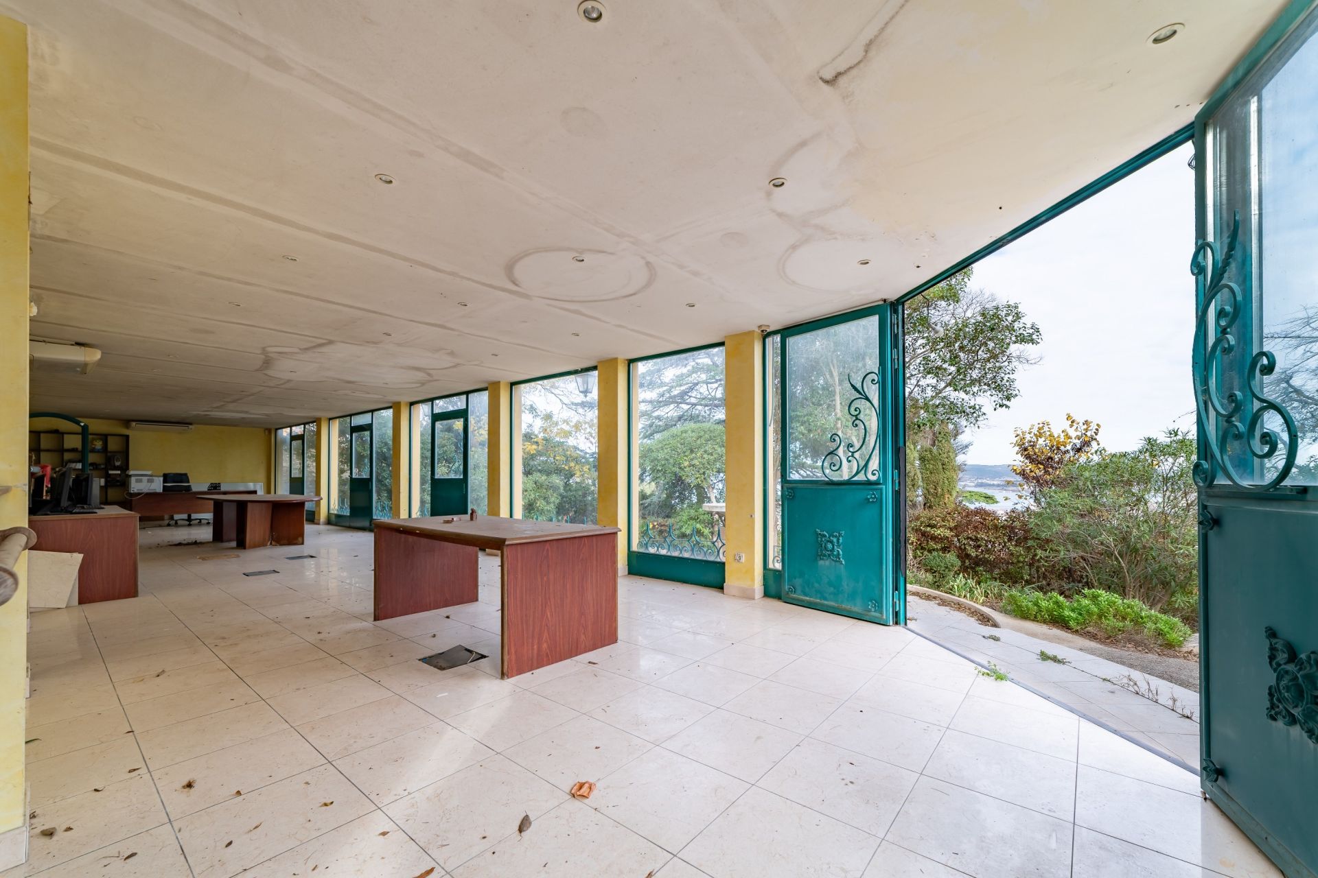 luxury house 6 Rooms for sale on SETE (34200)