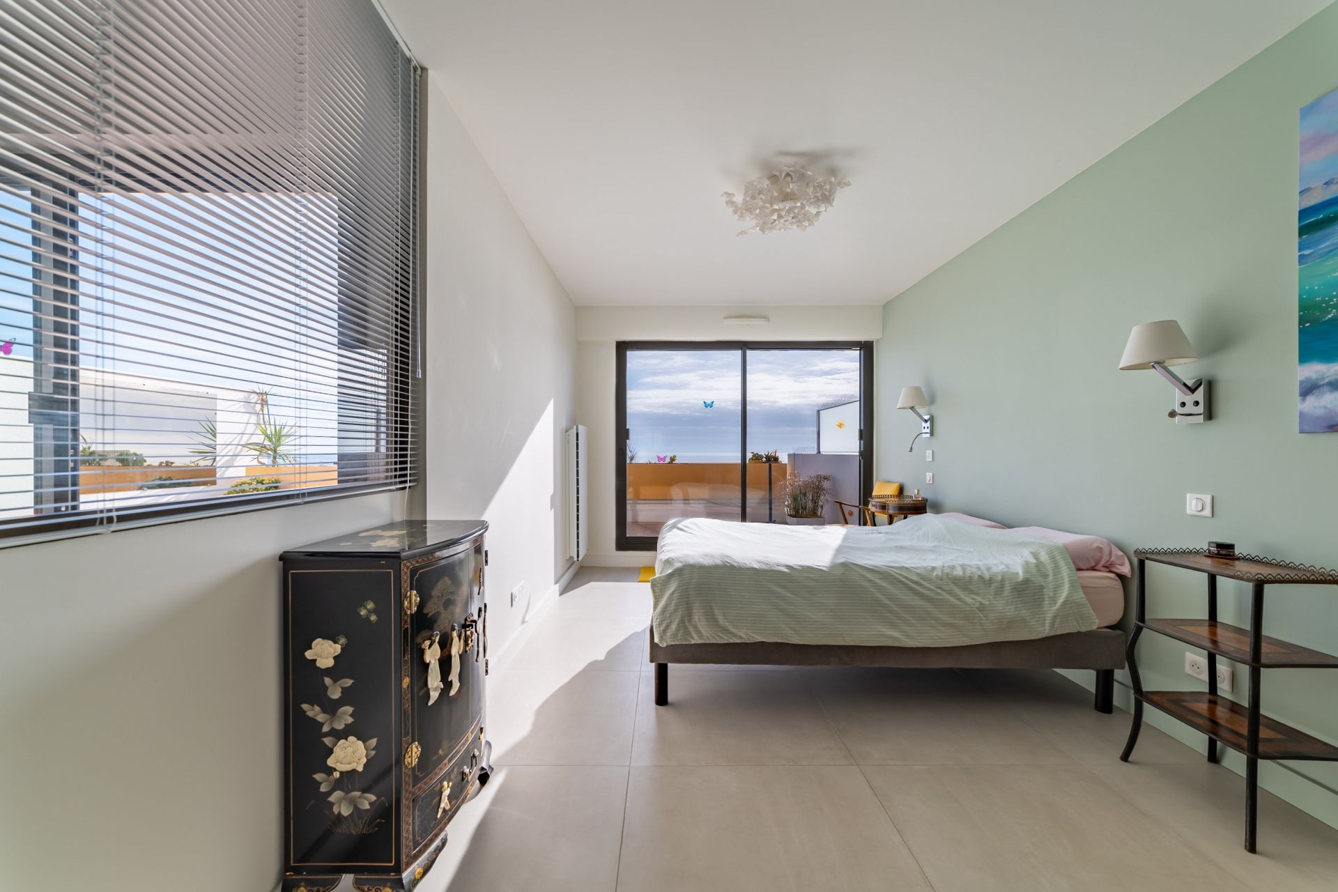 luxury apartment 5 Rooms for sale on SETE (34200)