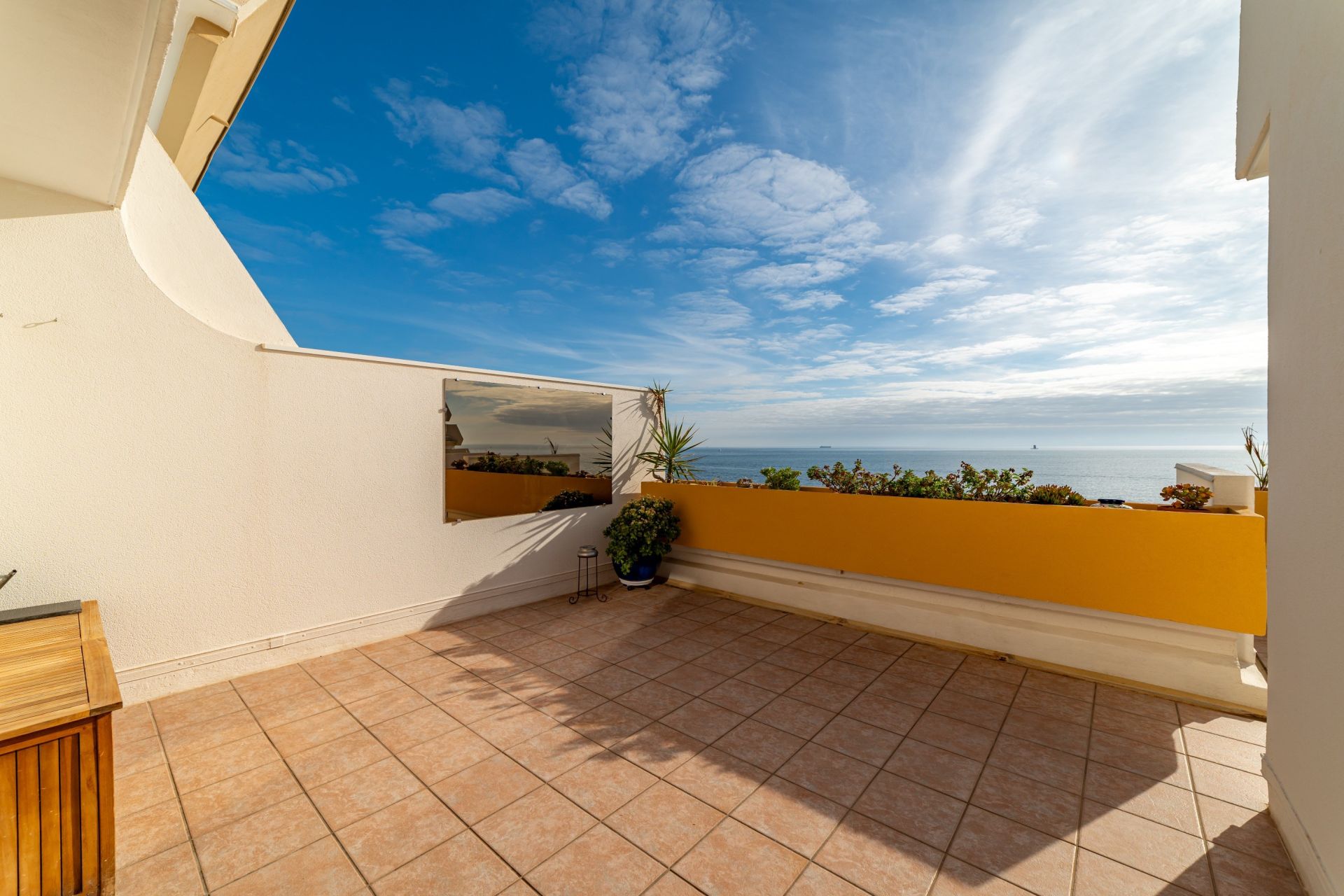 luxury apartment 4 Rooms for sale on SETE (34200)