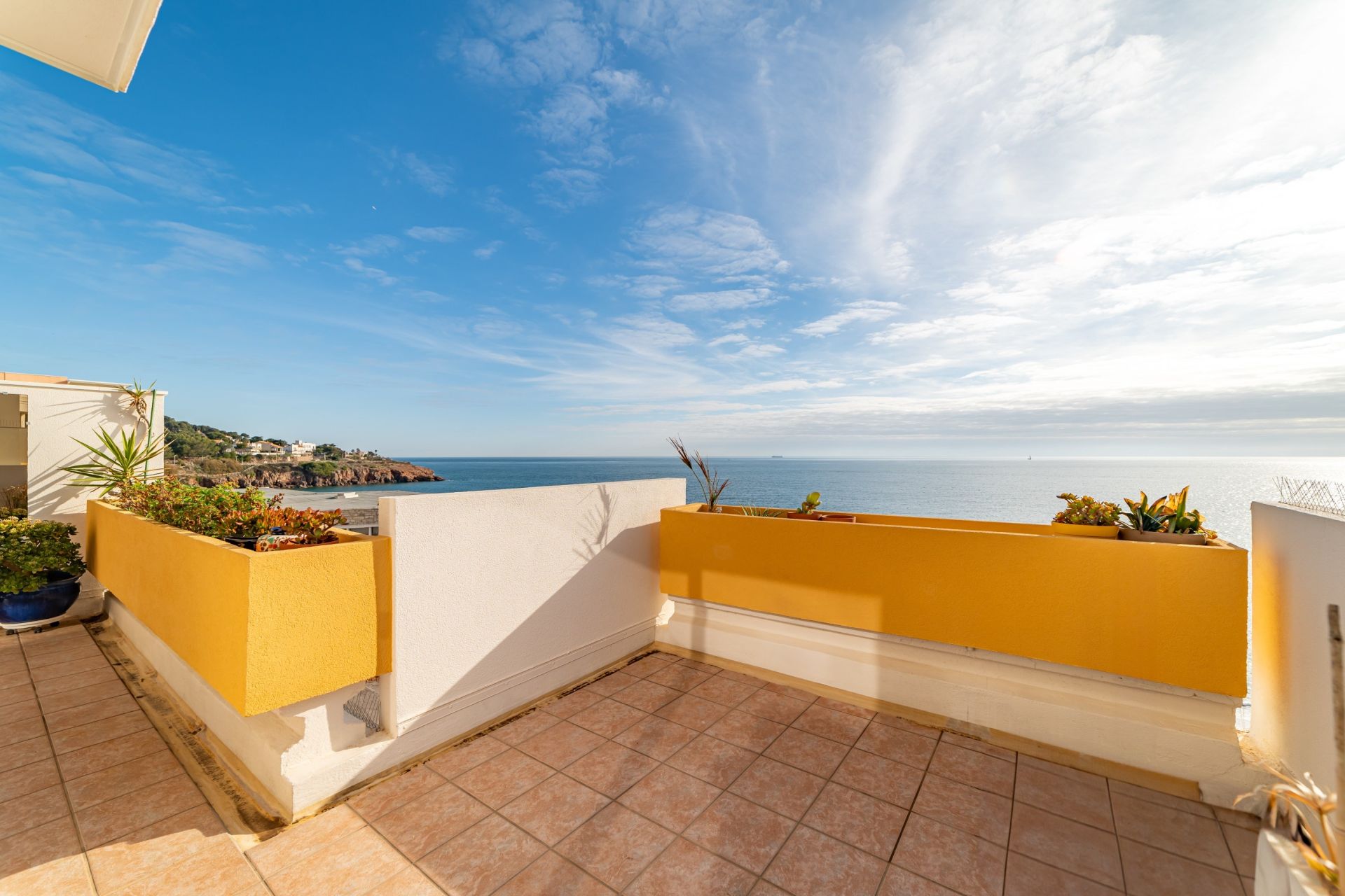 luxury apartment 4 Rooms for sale on SETE (34200)