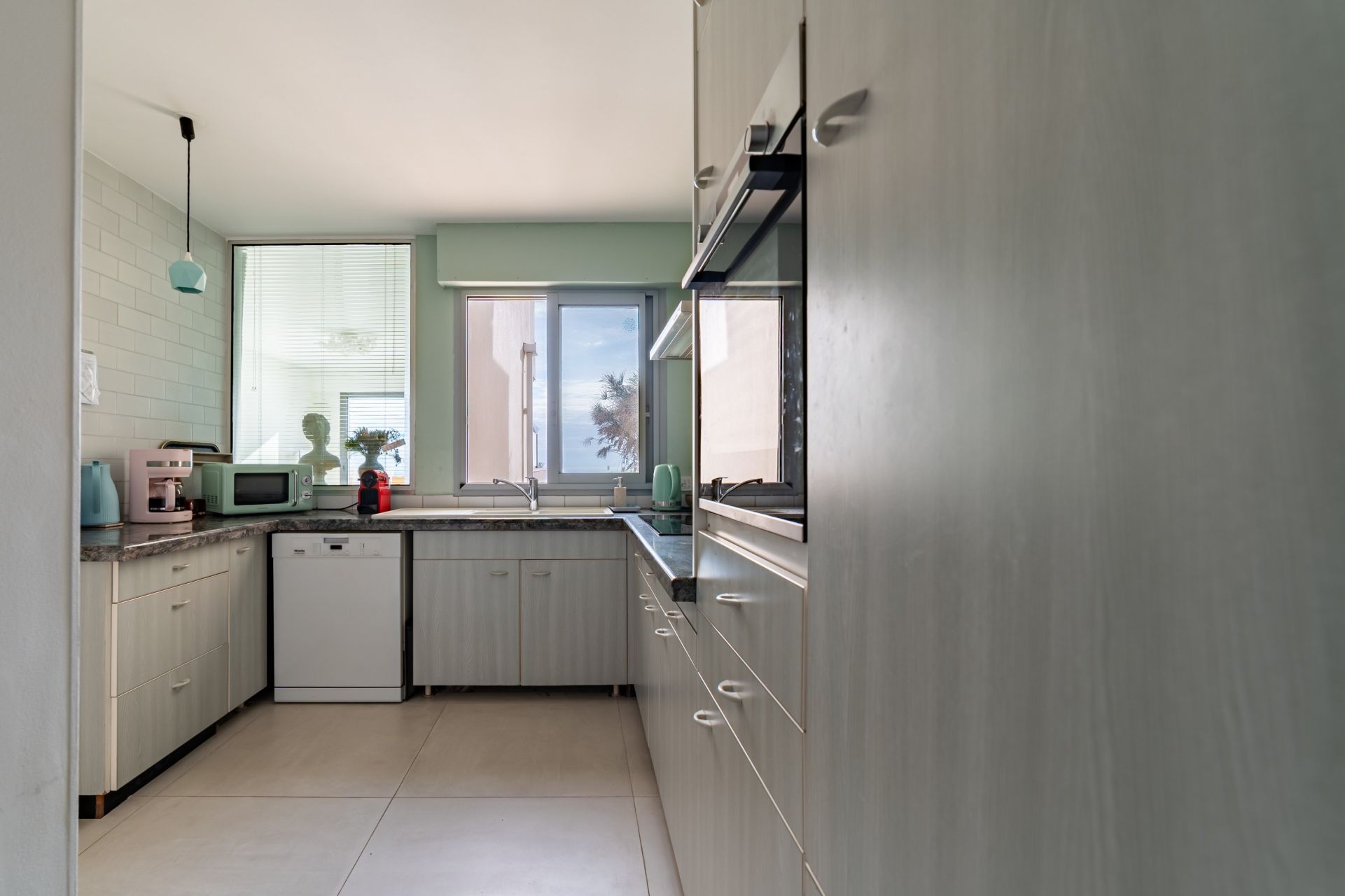 luxury apartment 5 Rooms for sale on SETE (34200)