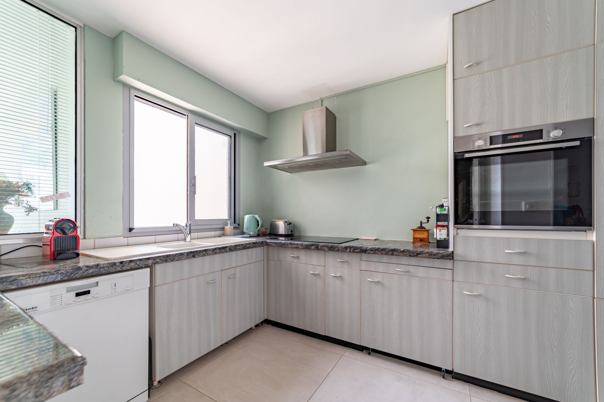 luxury apartment 5 Rooms for sale on SETE (34200)