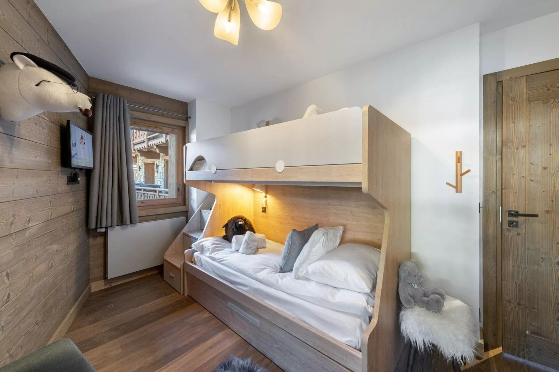 luxury apartment 4 Rooms for sale on MERIBEL LES ALLUES (73550)
