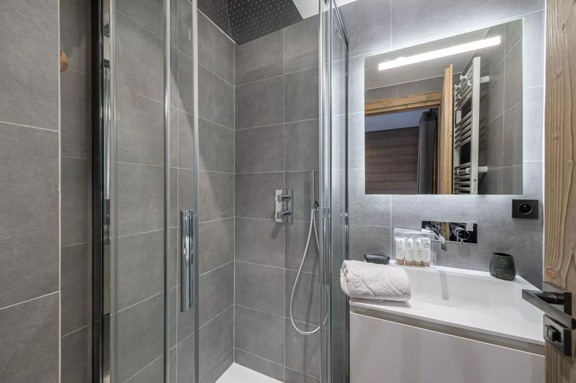 luxury apartment 4 Rooms for sale on MERIBEL LES ALLUES (73550)