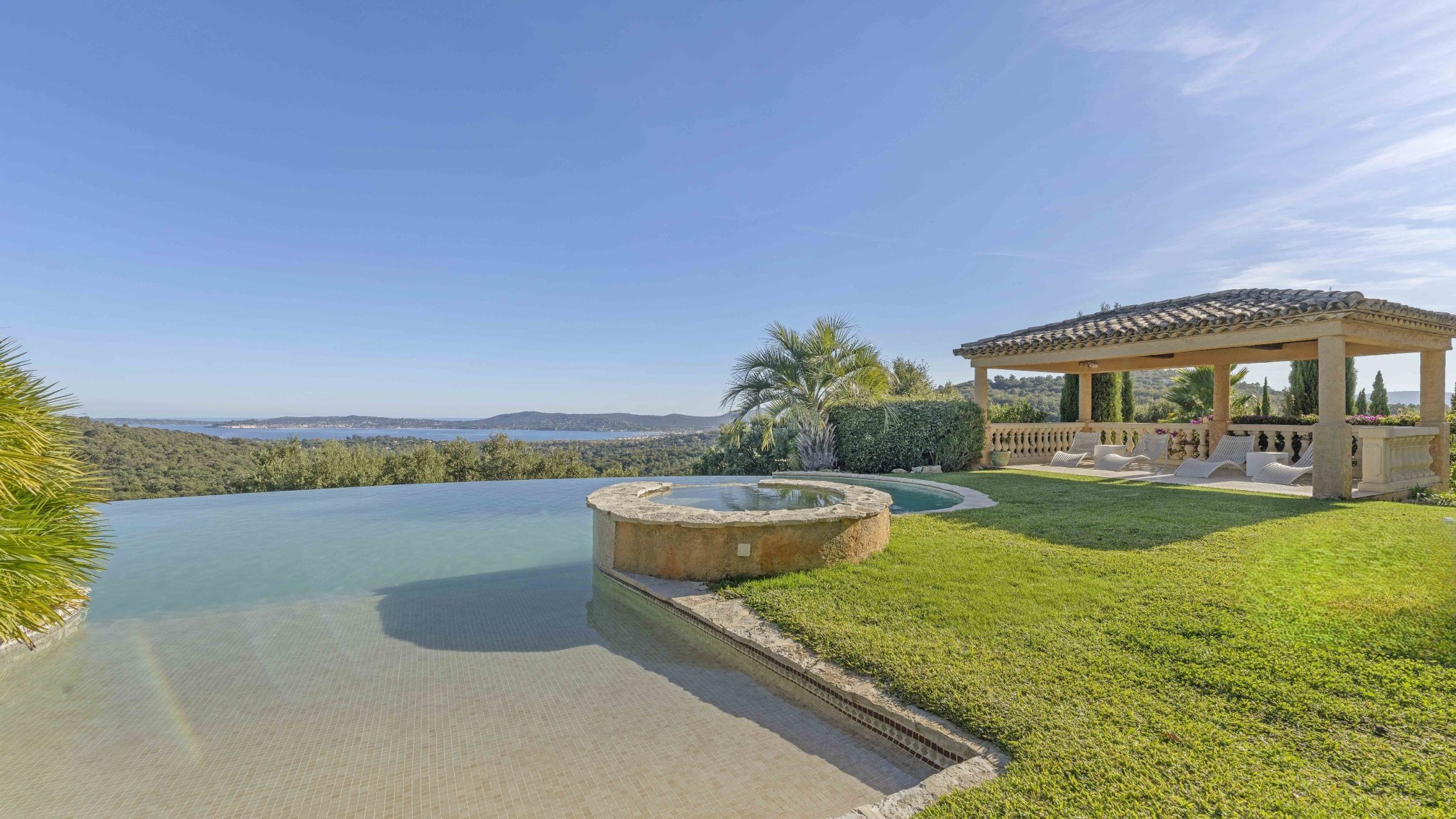 maison de maître 12 Pièces en vente sur GRIMAUD (83310)